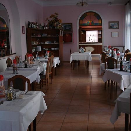 Hotel Mignon 50 Mt Dalla Spiaggia E Dall'Isola Pedonale Алассио Экстерьер фото