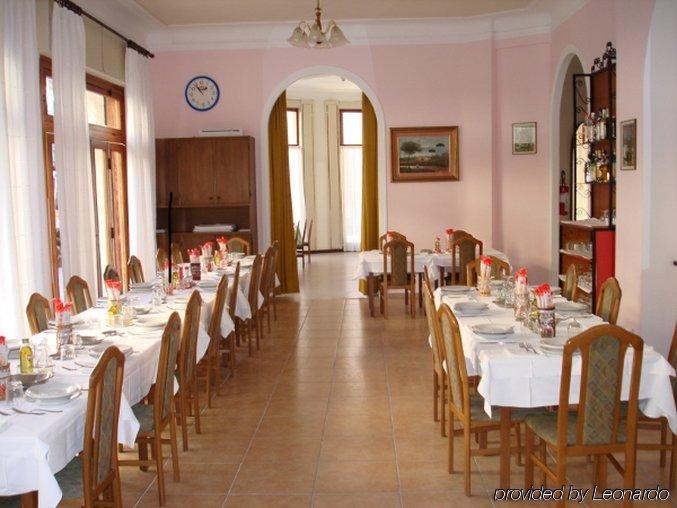 Hotel Mignon 50 Mt Dalla Spiaggia E Dall'Isola Pedonale Алассио Ресторан фото